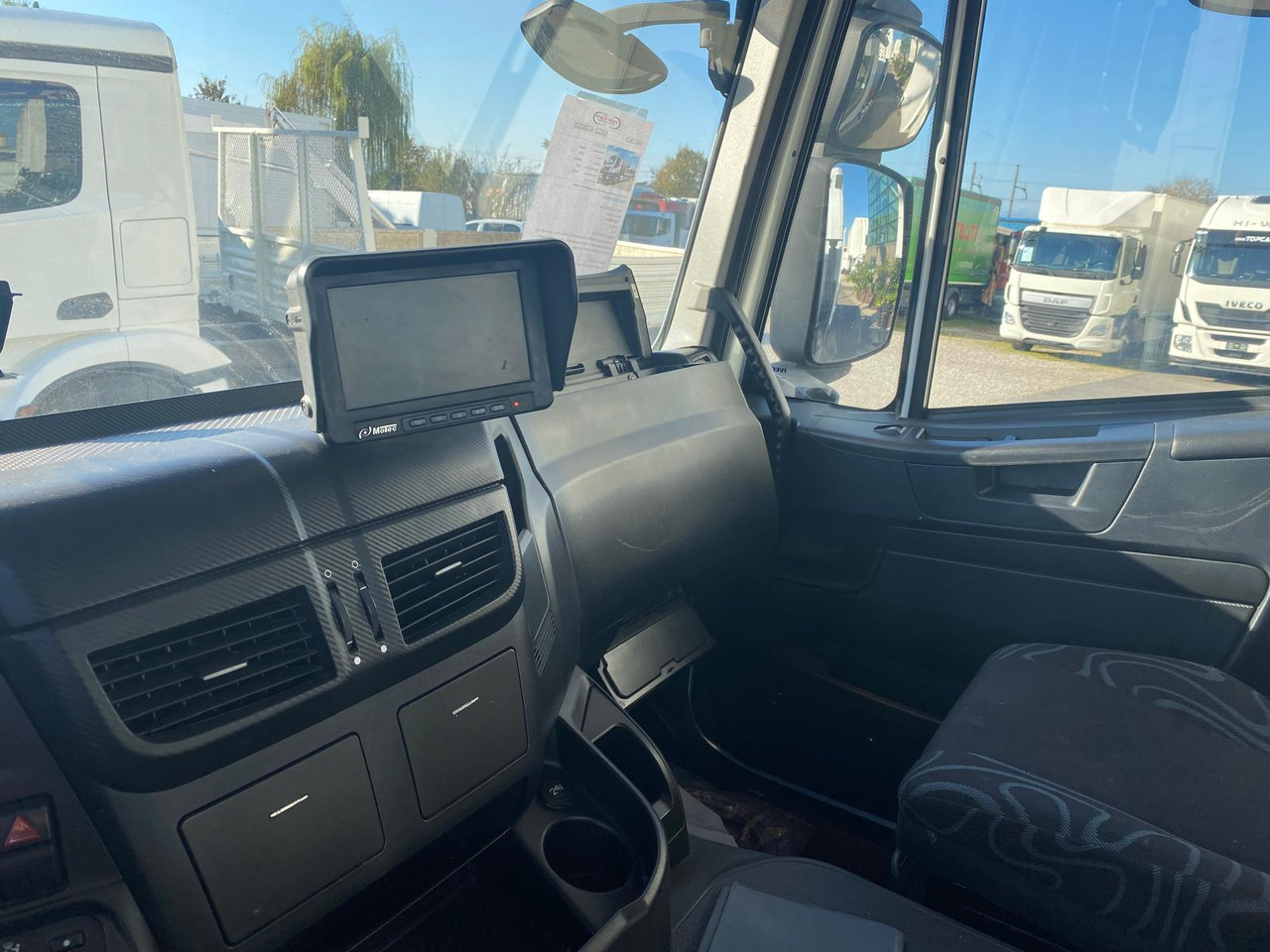 Camion grue IVECO AD260S36: photos 11