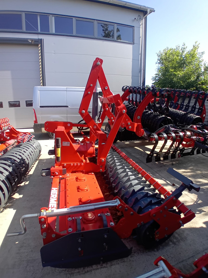 UNIA HERMES 3 - Herse rotative: photos 2 UNIA HERMES 3 - Herse rotative: photos 2