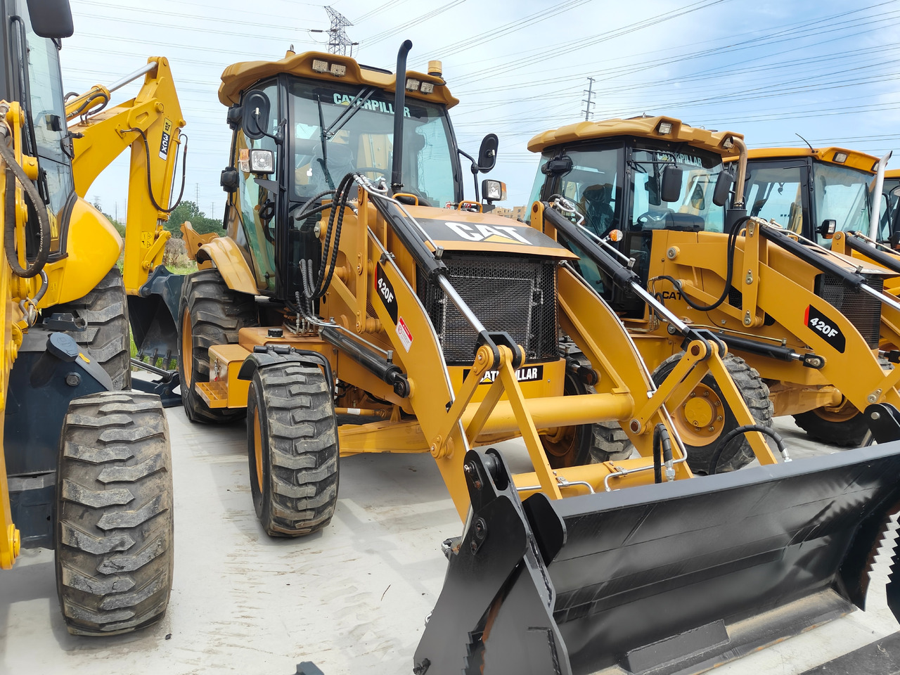 CATERPILLAR 420F backhole loader in stock - Tractopelle: photos 3 CATERPILLAR 420F backhole loader in stock - Tractopelle: photos 3