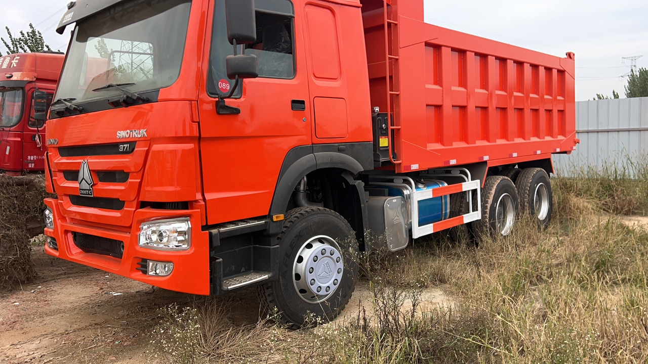 Howo 371 hp dump truck good price in stock - Camion à rideaux coulissants: photos 4 Howo 371 hp dump truck good price in stock - Camion à rideaux coulissants: photos 4
