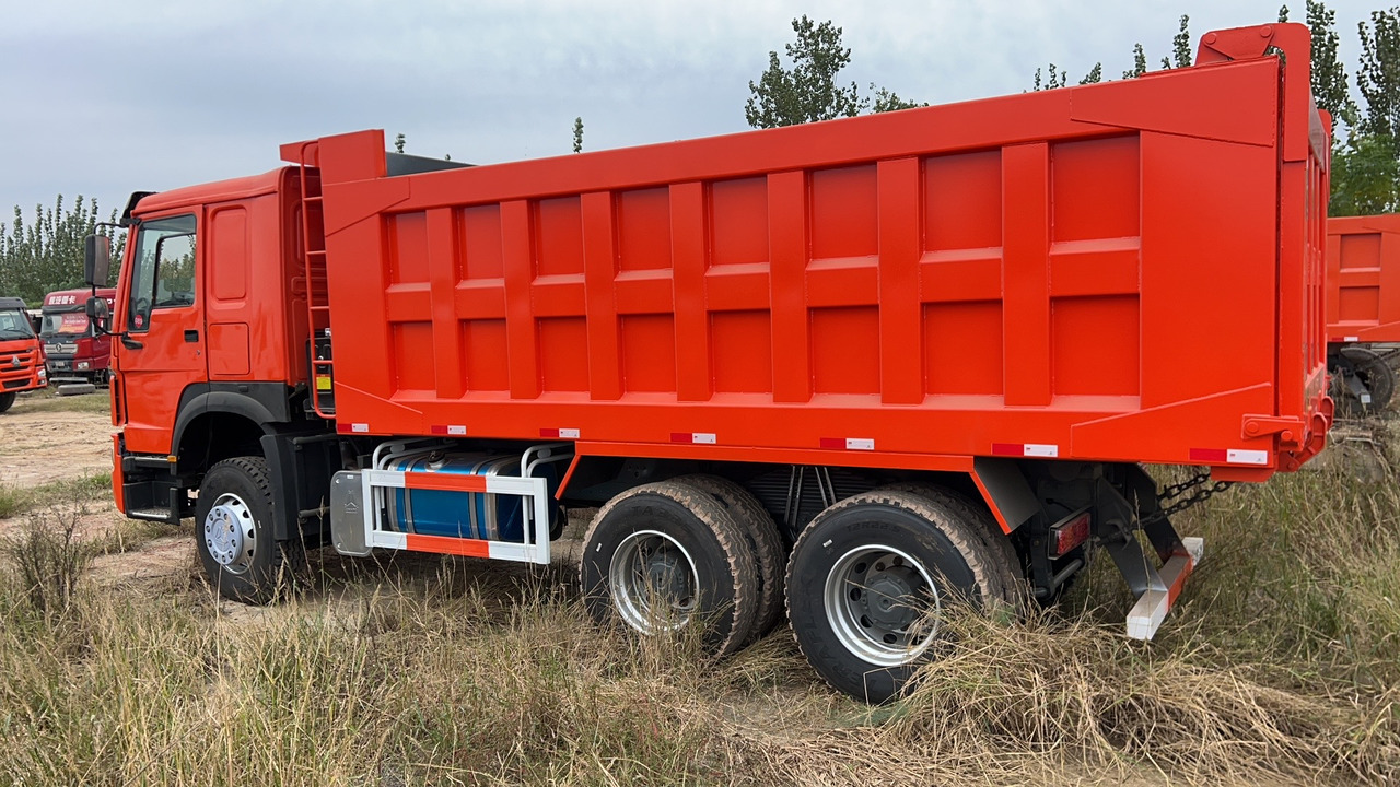 Howo 371 hp dump truck good price in stock - Camion à rideaux coulissants: photos 1 Howo 371 hp dump truck good price in stock - Camion à rideaux coulissants: photos 1