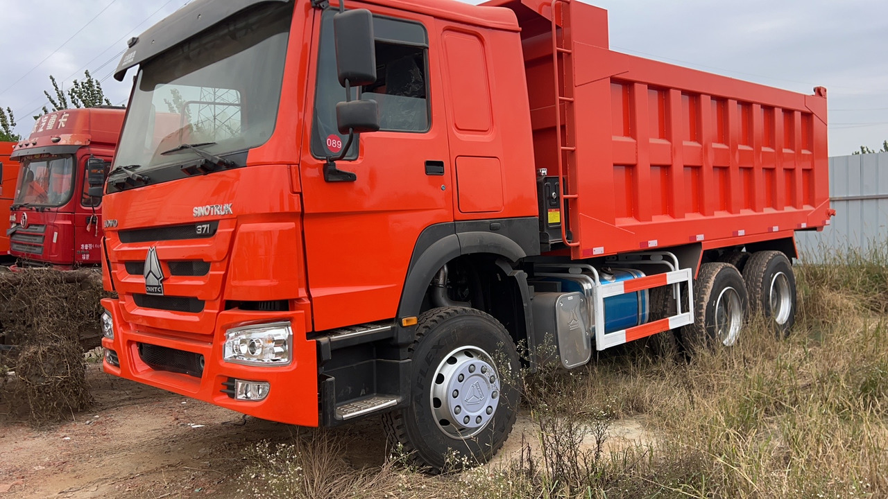 Howo 371 hp dump truck good price in stock - Camion à rideaux coulissants: photos 3 Howo 371 hp dump truck good price in stock - Camion à rideaux coulissants: photos 3