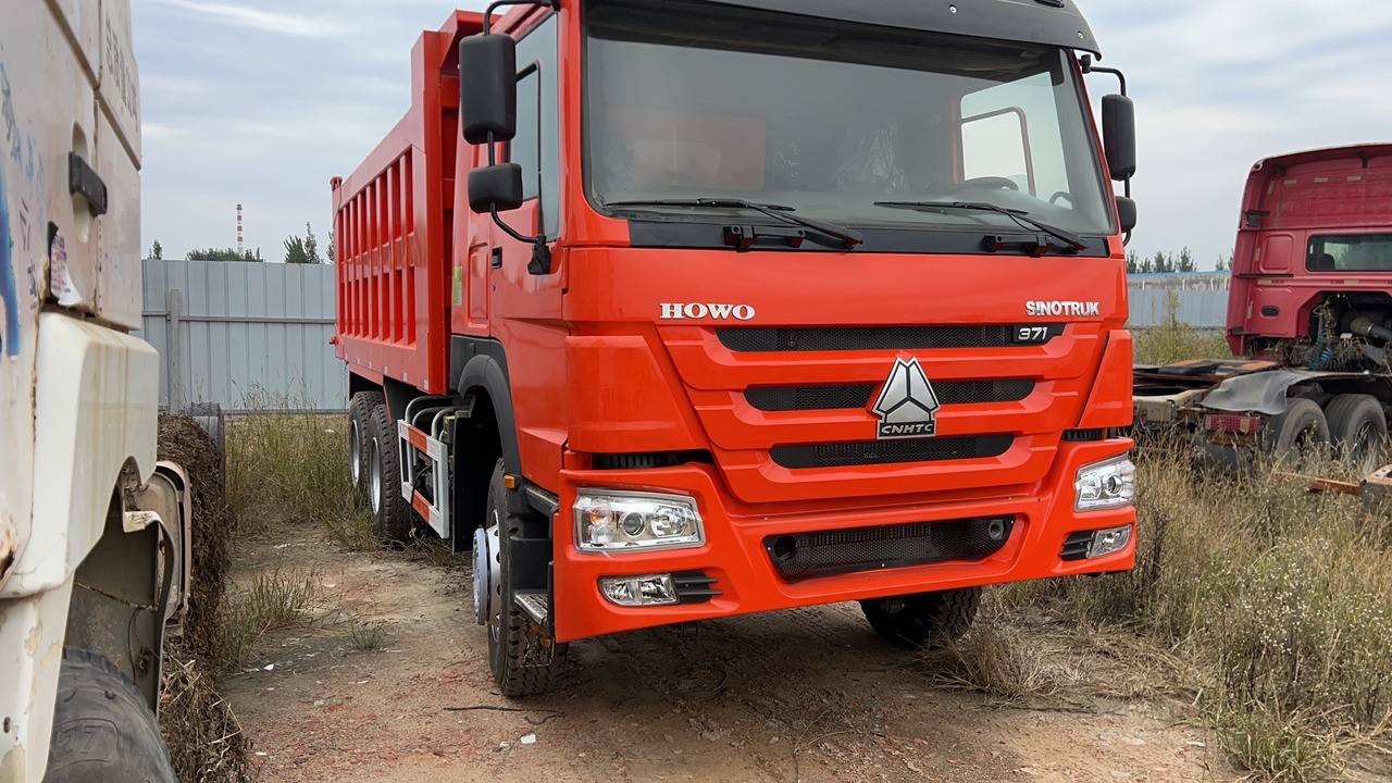 Howo 371 hp dump truck good price in stock - Camion à rideaux coulissants: photos 2 Howo 371 hp dump truck good price in stock - Camion à rideaux coulissants: photos 2
