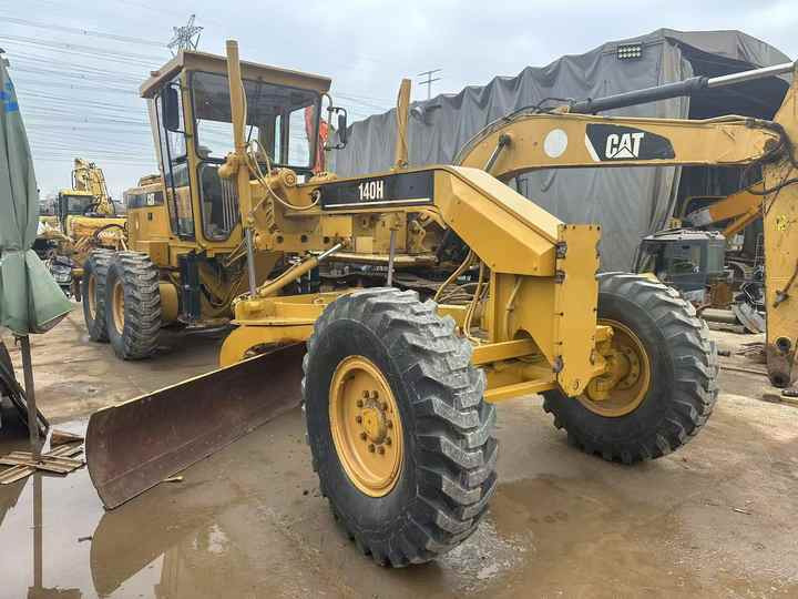 Low-price second-hand Cat Grader 140H with outstanding performance Carterpillarused 140H grader for sale - Niveleuse: photos 3 Low-price second-hand Cat Grader 140H with outstanding performance Carterpillarused 140H grader for sale - Niveleuse: photos 3