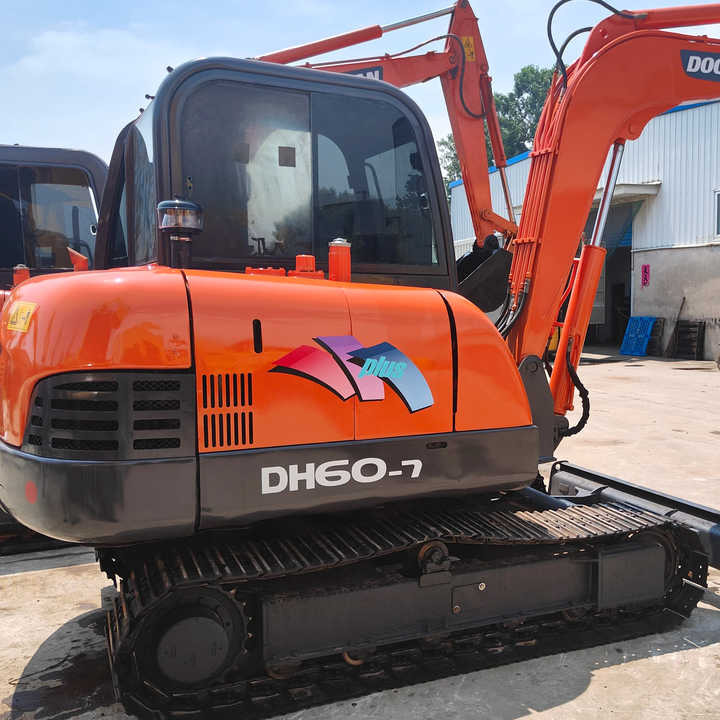 Original Second-hand Doosan DH60-7 Excavator Is in Good Condition Strong and Simple Maintenance - Pelle sur chenille: photos 2 Original Second-hand Doosan DH60-7 Excavator Is in Good Condition Strong and Simple Maintenance - Pelle sur chenille: photos 2