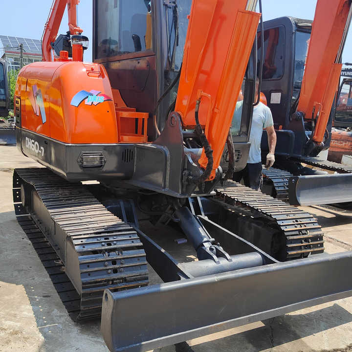 Original Second-hand Doosan DH60-7 Excavator Is in Good Condition Strong and Simple Maintenance - Pelle sur chenille: photos 3 Original Second-hand Doosan DH60-7 Excavator Is in Good Condition Strong and Simple Maintenance - Pelle sur chenille: photos 3