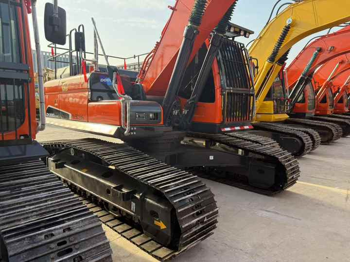Original Used DOOSAN DX300LC-9C Excavator 30 Ton Large Excavator Digger With Cheap Price,certified by EPA and CE DOOSAN ENGINE. - Pelle sur chenille: photos 4 Original Used DOOSAN DX300LC-9C Excavator 30 Ton Large Excavator Digger With Cheap Price,certified by EPA and CE DOOSAN ENGINE. - Pelle sur chenille: photos 4