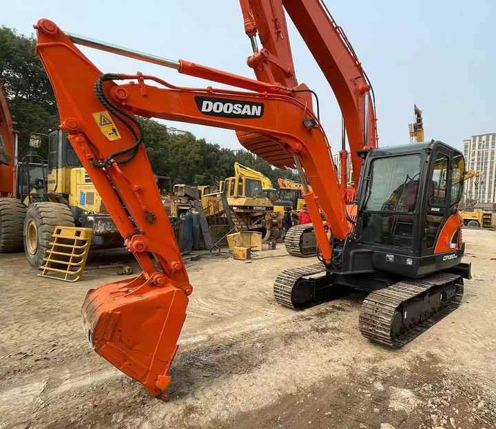Second Hand Doosan Dx-60 Excavator for Sale - Pelle sur chenille: photos 1 Second Hand Doosan Dx-60 Excavator for Sale - Pelle sur chenille: photos 1