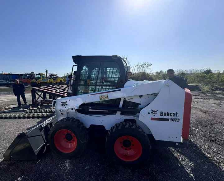 Skid Steer Loader Bobcat S550 Original Wheel Loader in Good Condition on Sale Bobcat 550 - Mini chargeuse: photos 1 Skid Steer Loader Bobcat S550 Original Wheel Loader in Good Condition on Sale Bobcat 550 - Mini chargeuse: photos 1
