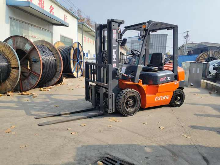 Used China Famous Brand HeLi Brand 2t Forklift for Sale HeLi Brand 2t 3t 5t 7t 10t Forklift Can Provide for You Best Price - Chariot élévateur: photos 3 Used China Famous Brand HeLi Brand 2t Forklift for Sale HeLi Brand 2t 3t 5t 7t 10t Forklift Can Provide for You Best Price - Chariot élévateur: photos 3