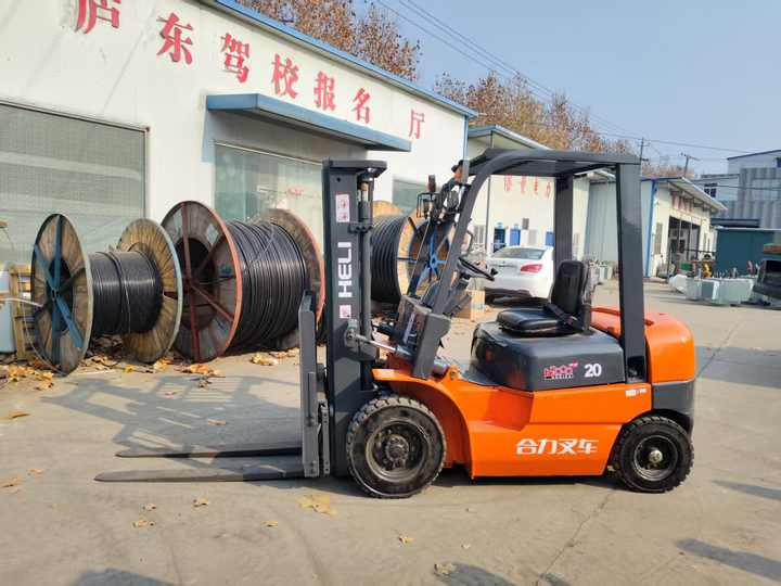 Used China Famous Brand HeLi Brand 2t Forklift for Sale HeLi Brand 2t 3t 5t 7t 10t Forklift Can Provide for You Best Price - Chariot élévateur: photos 2 Used China Famous Brand HeLi Brand 2t Forklift for Sale HeLi Brand 2t 3t 5t 7t 10t Forklift Can Provide for You Best Price - Chariot élévateur: photos 2