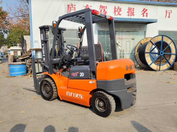 Used China Famous Brand HeLi Brand 2t Forklift for Sale HeLi Brand 2t 3t 5t 7t 10t Forklift Can Provide for You Best Price - Chariot élévateur: photos 4 Used China Famous Brand HeLi Brand 2t Forklift for Sale HeLi Brand 2t 3t 5t 7t 10t Forklift Can Provide for You Best Price - Chariot élévateur: photos 4