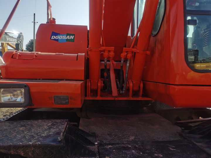 Used Digger Doosan Dh150w-7 Construction Machinery Construction Digger Used Doosan Dh150w-7 Cheap Excavator - Pelle sur pneus: photos 4 Used Digger Doosan Dh150w-7 Construction Machinery Construction Digger Used Doosan Dh150w-7 Cheap Excavator - Pelle sur pneus: photos 4