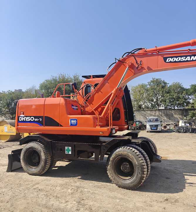 Used Doosan DH150W-7 Model Wheel Excavator Second Hand Machine Popular Brand Korean Doosan Hydraulic Machinery - Pelle sur pneus: photos 2 Used Doosan DH150W-7 Model Wheel Excavator Second Hand Machine Popular Brand Korean Doosan Hydraulic Machinery - Pelle sur pneus: photos 2