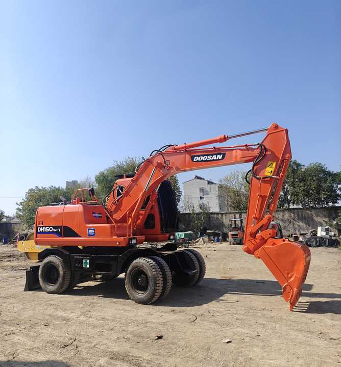 Used Doosan DH150W-7 Model Wheel Excavator Second Hand Machine Popular Brand Korean Doosan Hydraulic Machinery - Pelle sur pneus: photos 1 Used Doosan DH150W-7 Model Wheel Excavator Second Hand Machine Popular Brand Korean Doosan Hydraulic Machinery - Pelle sur pneus: photos 1