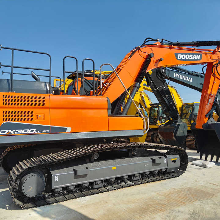 Used Doosan DX300LC-9C Excavator with Little Time Used in Excellent Condition Korea Brand Doosan 30 Tons Excavator for Sale - Pelle sur chenille: photos 1 Used Doosan DX300LC-9C Excavator with Little Time Used in Excellent Condition Korea Brand Doosan 30 Tons Excavator for Sale - Pelle sur chenille: photos 1