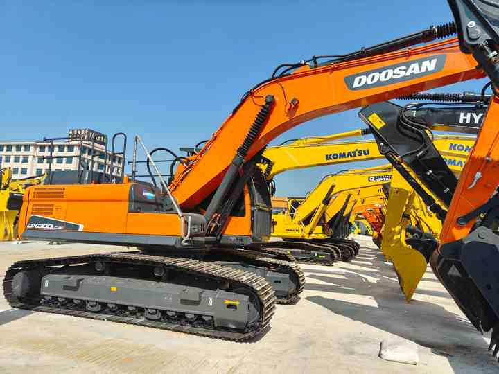 Used Doosan DX300LC-9C Excavator with Little Time Used in Excellent Condition Korea Brand Doosan 30 Tons Excavator for Sale - Pelle sur chenille: photos 4 Used Doosan DX300LC-9C Excavator with Little Time Used in Excellent Condition Korea Brand Doosan 30 Tons Excavator for Sale - Pelle sur chenille: photos 4