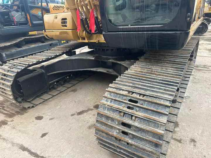 Used Excavator CAT 320C Second Hand Highly Competitive Digging Machine 325C 330C for Sale - Pelle sur chenille: photos 4 Used Excavator CAT 320C Second Hand Highly Competitive Digging Machine 325C 330C for Sale - Pelle sur chenille: photos 4