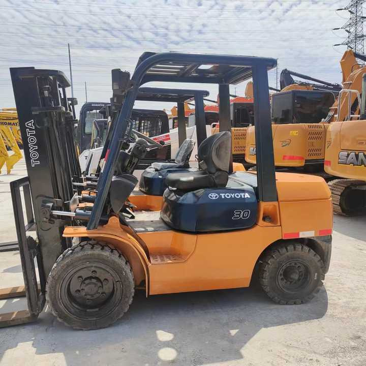 Used Japan Brand toyota 3 Tons Forklift on Hot Sale toyota Forklift 10 Ton 3ton 5 Ton Forklift - Chariot élévateur: photos 1 Used Japan Brand toyota 3 Tons Forklift on Hot Sale toyota Forklift 10 Ton 3ton 5 Ton Forklift - Chariot élévateur: photos 1