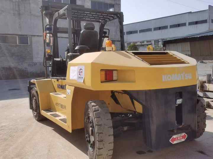 Used Original Japan Brand komatsu 15tons Forklift for Sale Low Working Hours Strong Power - Chariot élévateur: photos 2 Used Original Japan Brand komatsu 15tons Forklift for Sale Low Working Hours Strong Power - Chariot élévateur: photos 2
