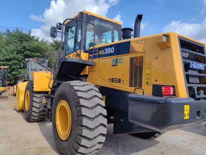 Used komatsu Wa380-6 Wheel Loader for Sale   Japan Brand komatsu Wa380 -3 0380-65 470-3 Loader en crédit-bail Used komatsu Wa380-6 Wheel Loader for Sale   Japan Brand komatsu Wa380 -3 0380-65 470-3 Loader: photos 6