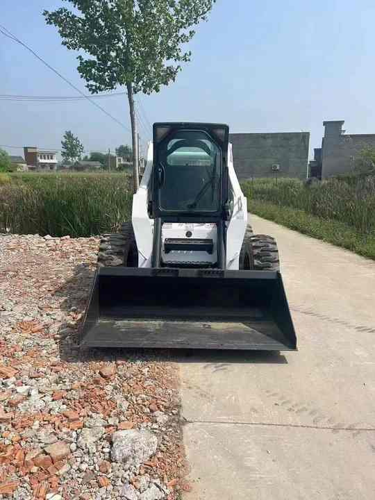 Very Low Price American Brand Used Bobcat S330 Skid Steer Loader with Superior Performance for Sale S160/S180/S300 in Stock - Mini chargeuse: photos 2 Very Low Price American Brand Used Bobcat S330 Skid Steer Loader with Superior Performance for Sale S160/S180/S300 in Stock - Mini chargeuse: photos 2