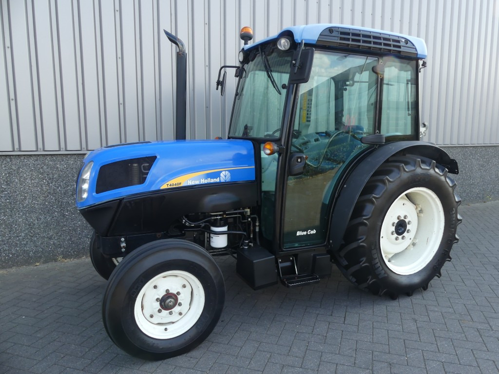 NEW HOLLAND T4040F - Micro tracteur: photos 1 NEW HOLLAND T4040F - Micro tracteur: photos 1