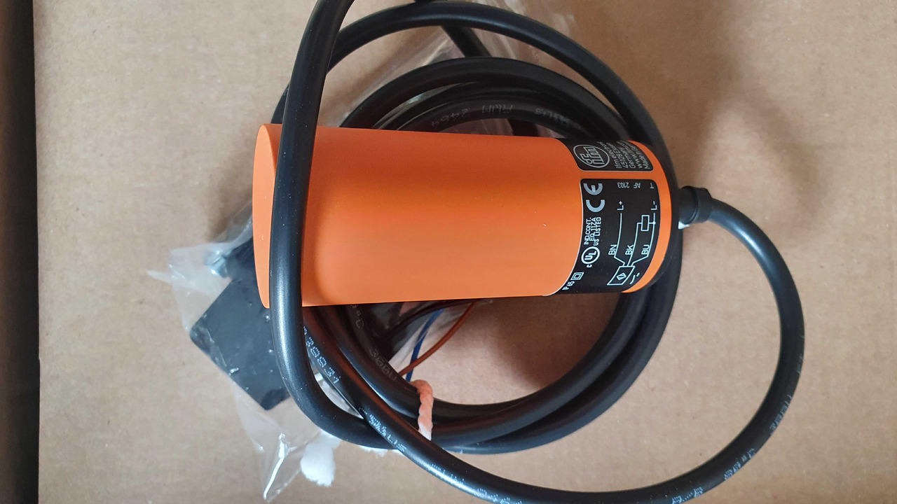 Czujnik zbiornika ziarna kombajn Deutz Fahr 2.7099.019.0 - Pièces de rechange pour Machine agricole: photos 1 Czujnik zbiornika ziarna kombajn Deutz Fahr 2.7099.019.0 - Pièces de rechange pour Machine agricole: photos 1