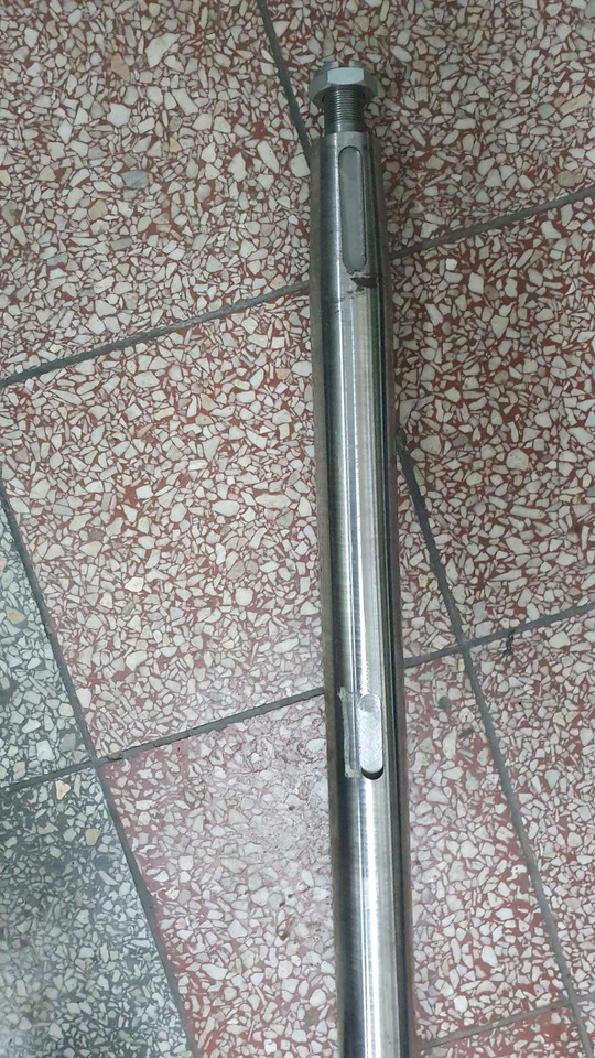 Wał odrzutnika kombajn Deutz Fahr 0625_6572 - Pièces de rechange pour Machine agricole: photos 3 Wał odrzutnika kombajn Deutz Fahr 0625_6572 - Pièces de rechange pour Machine agricole: photos 3