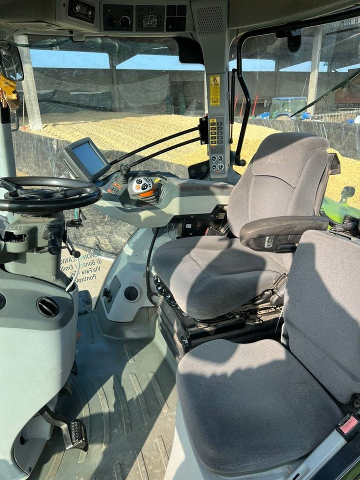 Tracteur agricole Claas Axion 930: photos 8
