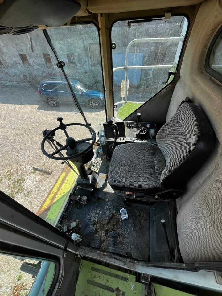 Claas COMMANDOR 116 CS RISO - Moissonneuse-batteuse: photos 3 Claas COMMANDOR 116 CS RISO - Moissonneuse-batteuse: photos 3