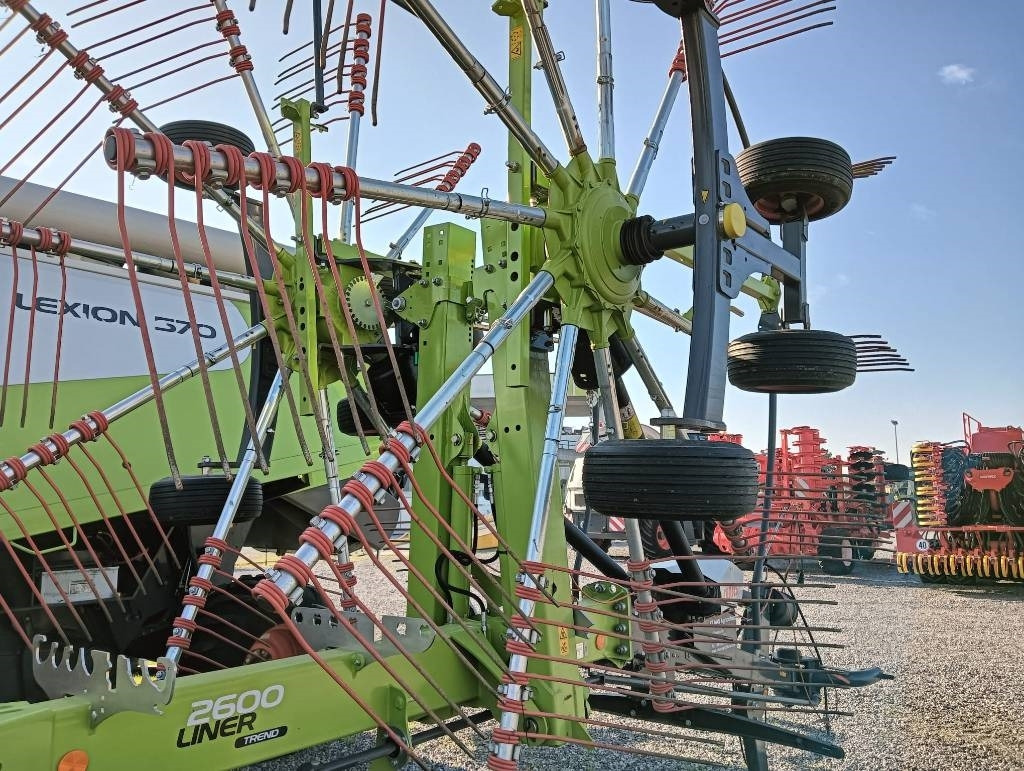 Claas LINER 2600 TREND - Faneuse: photos 5 Claas LINER 2600 TREND - Faneuse: photos 5