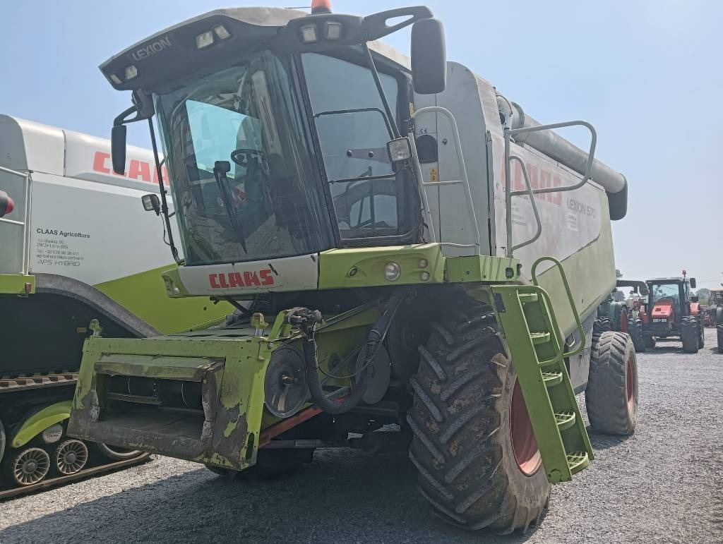 Claas Lexion 570 - Moissonneuse-batteuse: photos 1 Claas Lexion 570 - Moissonneuse-batteuse: photos 1