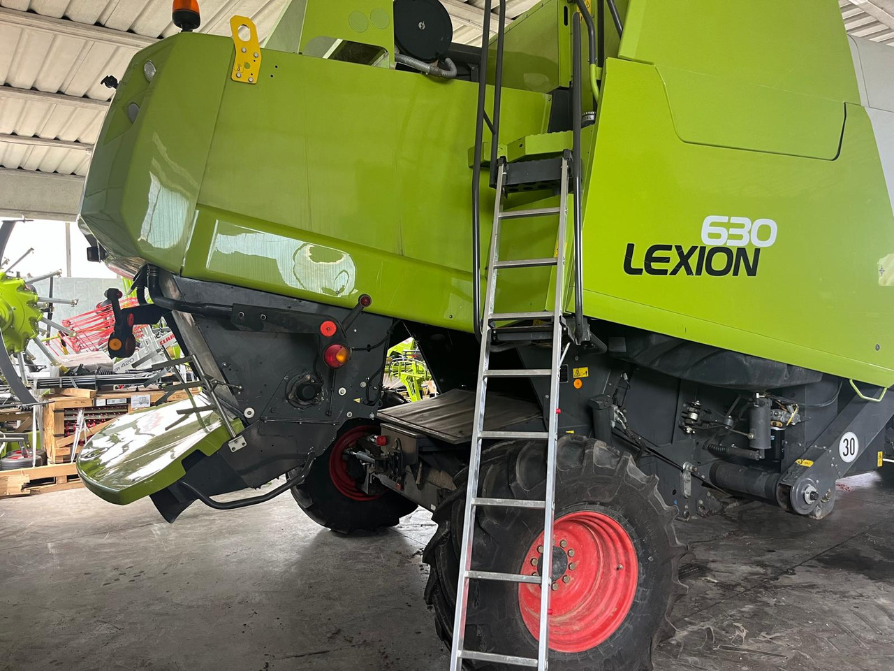 Claas Lexion 630 Montana - Moissonneuse-batteuse: photos 2 Claas Lexion 630 Montana - Moissonneuse-batteuse: photos 2