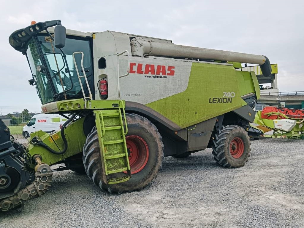 Claas Lexion 740 - Moissonneuse-batteuse: photos 2 Claas Lexion 740 - Moissonneuse-batteuse: photos 2