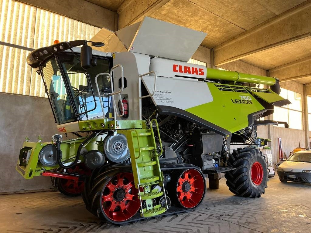 Claas Lexion 760 TT RISO - Moissonneuse-batteuse: photos 1 Claas Lexion 760 TT RISO - Moissonneuse-batteuse: photos 1