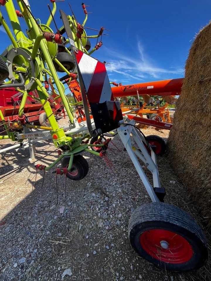 Claas Volto 900 T - Faneuse: photos 1 Claas Volto 900 T - Faneuse: photos 1