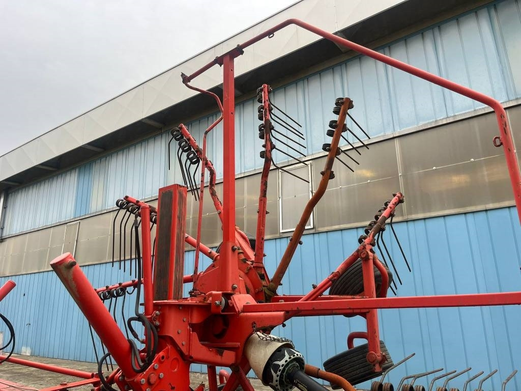 Kuhn 6520 - Faneuse: photos 4 Kuhn 6520 - Faneuse: photos 4