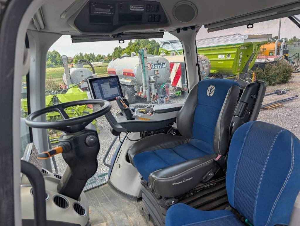 New Holland T 8.380 - Tracteur agricole: photos 5 New Holland T 8.380 - Tracteur agricole: photos 5