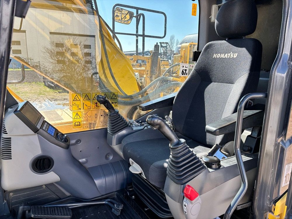 Komatsu PC210LC-11 - Pelle sur chenille: photos 4 Komatsu PC210LC-11 - Pelle sur chenille: photos 4