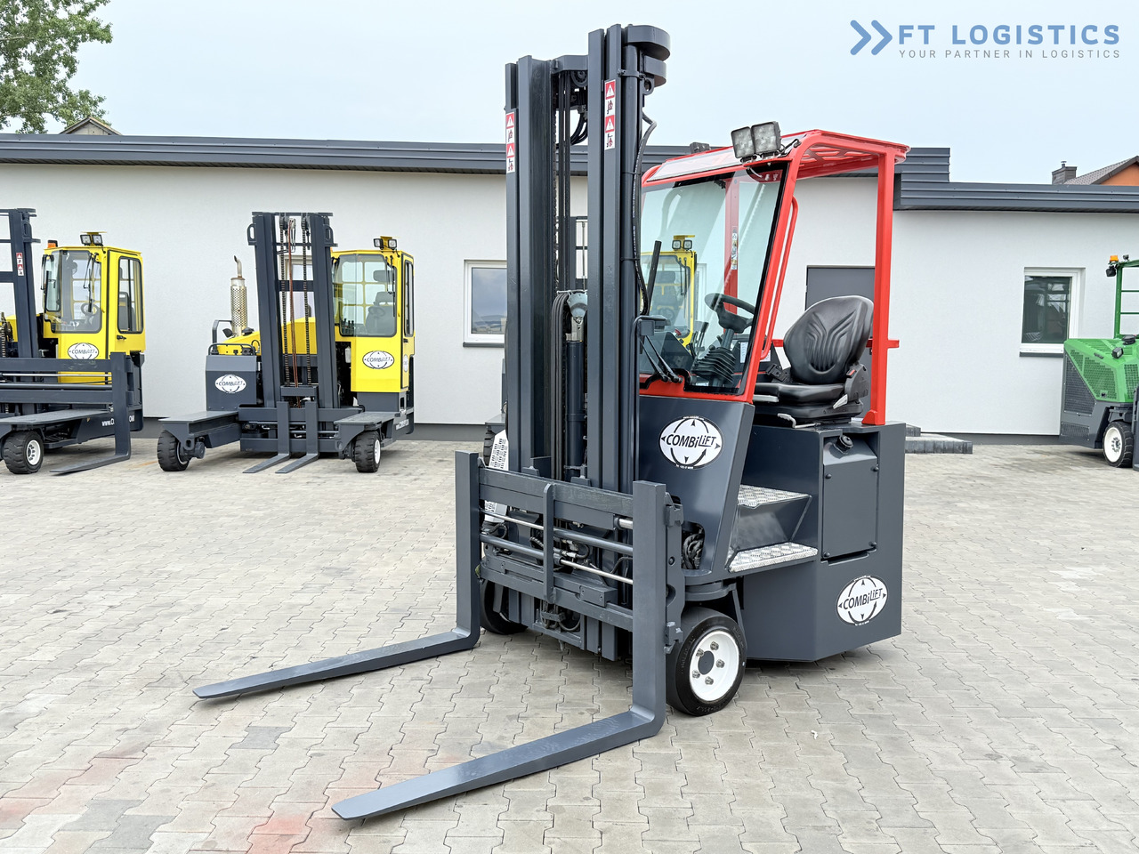COMBILIFT Combilift C3000CB – TRIPLEX 6000mm – Year 2016 / Only 2,161 hours / Free Lift / Fork Positioner / Diesel - Chariot multidirectionnel: photos 1 COMBILIFT Combilift C3000CB – TRIPLEX 6000mm – Year 2016 / Only 2,161 hours / Free Lift / Fork Positioner / Diesel - Chariot multidirectionnel: photos 1