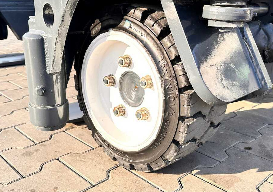 Combilift C3000 / DUPLEX / 4100MM / LPG / FREE LIFT / LIKE NEW - Chariot multidirectionnel: photos 4 Combilift C3000 / DUPLEX / 4100MM / LPG / FREE LIFT / LIKE NEW - Chariot multidirectionnel: photos 4