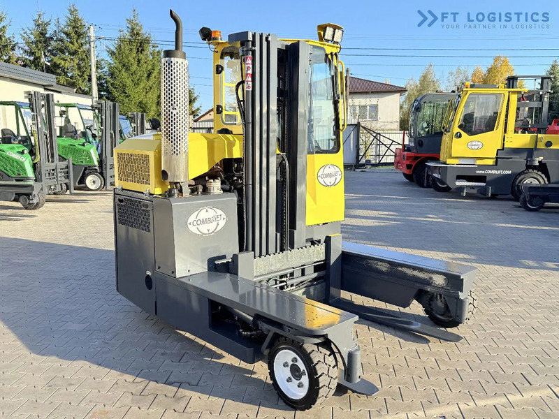 Combilift C3000 / GAS / TRIPLEX 4900MM / FREE LIFT / FORK POSITIONER / FULL CABIN / EXCELLENT CONDITION / Wide range of four-way and side - Chariot multidirectionnel: photos 5 Combilift C3000 / GAS / TRIPLEX 4900MM / FREE LIFT / FORK POSITIONER / FULL CABIN / EXCELLENT CONDITION / Wide range of four-way and side - Chariot multidirectionnel: photos 5