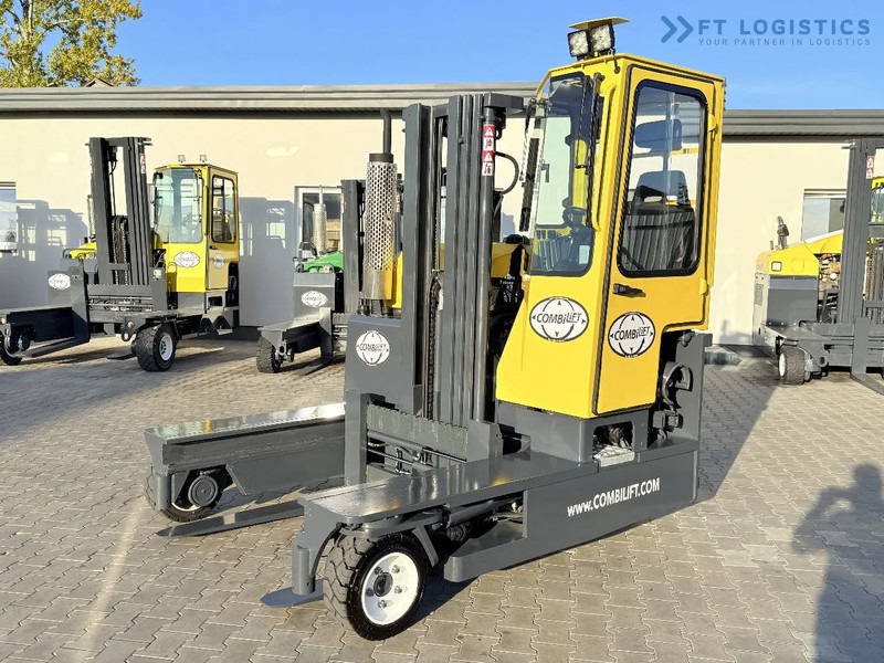 Combilift C3000 / GAS / TRIPLEX 4900MM / FREE LIFT / FORK POSITIONER / FULL CABIN / EXCELLENT CONDITION / Wide range of four-way and side - Chariot multidirectionnel: photos 3 Combilift C3000 / GAS / TRIPLEX 4900MM / FREE LIFT / FORK POSITIONER / FULL CABIN / EXCELLENT CONDITION / Wide range of four-way and side - Chariot multidirectionnel: photos 3