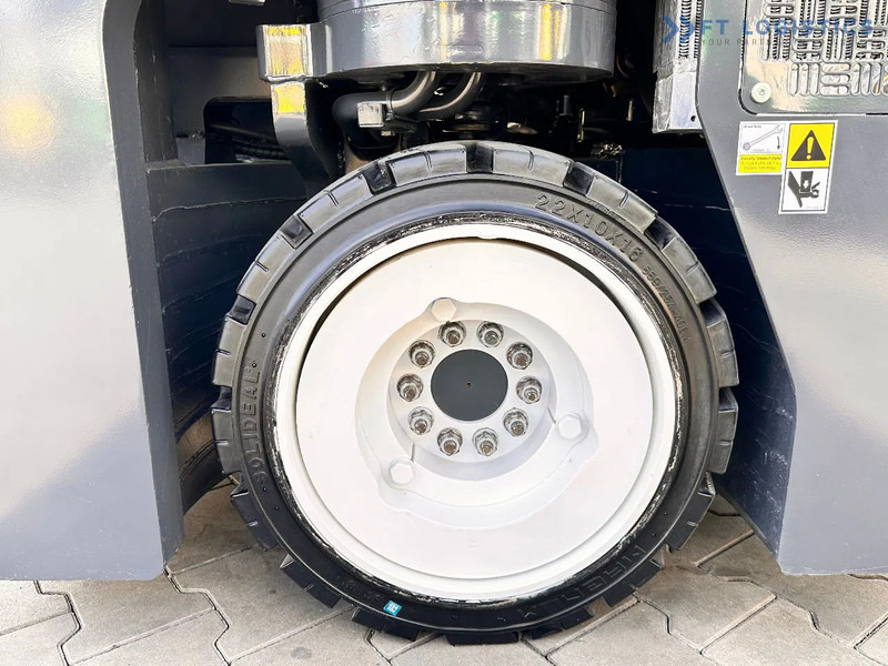 Chariot multidirectionnel Combilift C3000CB / LPG / TRIPLEX / 4900MM / FREE LIFT / POSITIONER / LIKE NEW C3000CB / LPG / TRIPLEX / 4900MM / FREE LIFT / POSITIONER /: photos 20 Chariot multidirectionnel Combilift C3000CB / LPG / TRIPLEX / 4900MM / FREE LIFT / POSITIONER / LIKE NEW C3000CB / LPG / TRIPLEX / 4900MM / FREE LIFT / POSITIONER /: photos 20