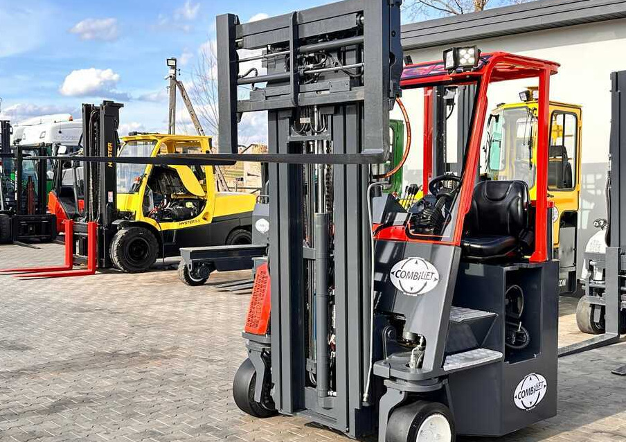 Combilift C3000CB / LPG / TRIPLEX / 5500MM / FREE LIFT / SIDE SHIFT + FORK POSITIONER / LIKE NEW - Chariot multidirectionnel: photos 2 Combilift C3000CB / LPG / TRIPLEX / 5500MM / FREE LIFT / SIDE SHIFT + FORK POSITIONER / LIKE NEW - Chariot multidirectionnel: photos 2