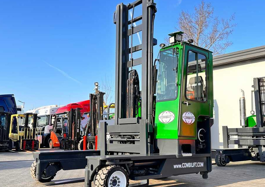 Combilift C4000 / LPG / DUPLEX / LIFTING HEIGHT 550CM / FREE LIFT / LIKE NEW - Chariot multidirectionnel: photos 3 Combilift C4000 / LPG / DUPLEX / LIFTING HEIGHT 550CM / FREE LIFT / LIKE NEW - Chariot multidirectionnel: photos 3