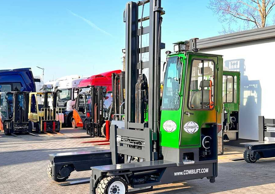 Combilift C4000 / LPG / DUPLEX / LIFTING HEIGHT 550CM / FREE LIFT / LIKE NEW - Chariot multidirectionnel: photos 1 Combilift C4000 / LPG / DUPLEX / LIFTING HEIGHT 550CM / FREE LIFT / LIKE NEW - Chariot multidirectionnel: photos 1