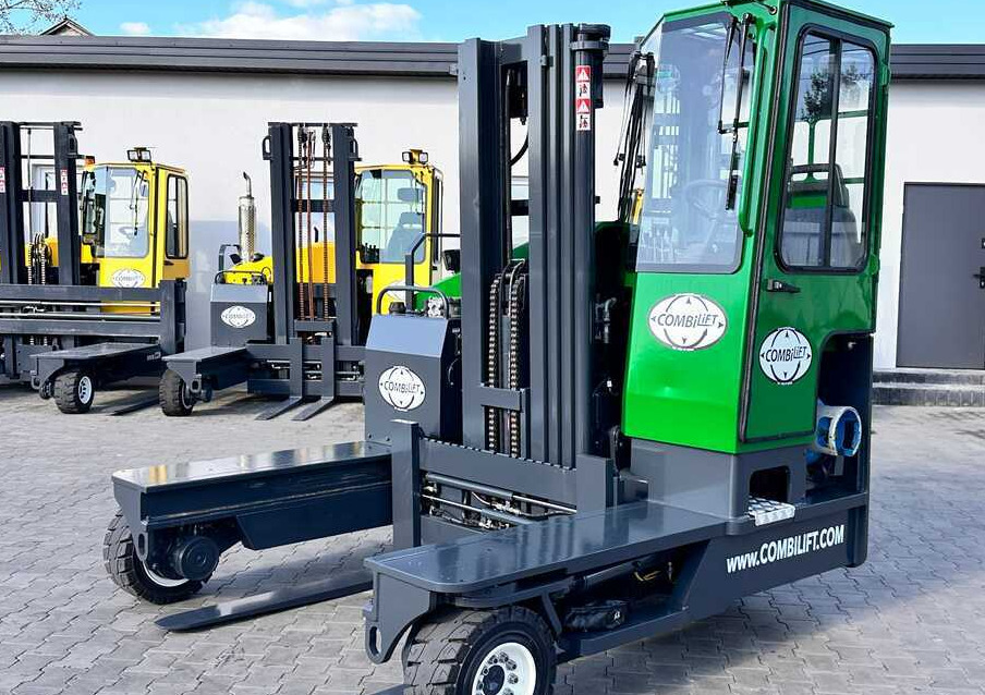 Combilift C4000 / TRIPLEX / 4900MM / GAS / FREE LIFT / FORK SIDE SHIFT / LIKE NEW - Chariot multidirectionnel: photos 3 Combilift C4000 / TRIPLEX / 4900MM / GAS / FREE LIFT / FORK SIDE SHIFT / LIKE NEW - Chariot multidirectionnel: photos 3