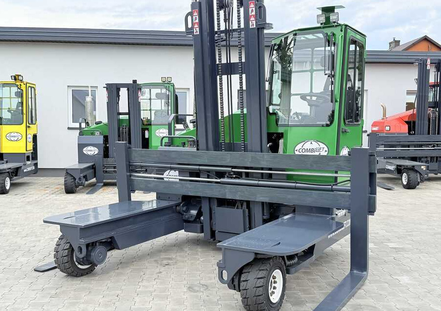Combilift C4500 / DIESEL / DUPLEX 4000MM / WIDE FORK POSITIONER / HEATING / FULL CABIN / EXCELLENT CONDITION / A wide range of four-way and side loaders tailored to diverse needs and applications. - Chariot multidirectionnel: photos 4 Combilift C4500 / DIESEL / DUPLEX 4000MM / WIDE FORK POSITIONER / HEATING / FULL CABIN / EXCELLENT CONDITION / A wide range of four-way and side loaders tailored to diverse needs and applications. - Chariot multidirectionnel: photos 4